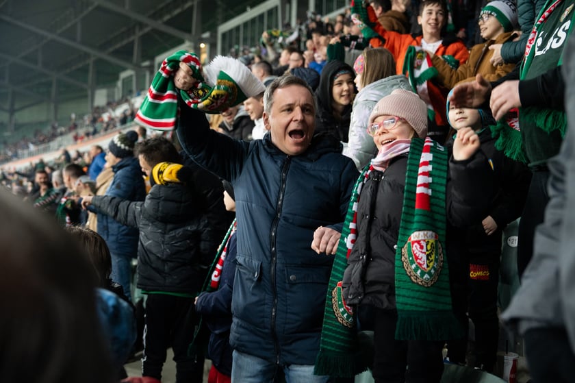 Kibice na meczu Śląska z Widzewem (2 marca 2024) na Tarczyński Arenie